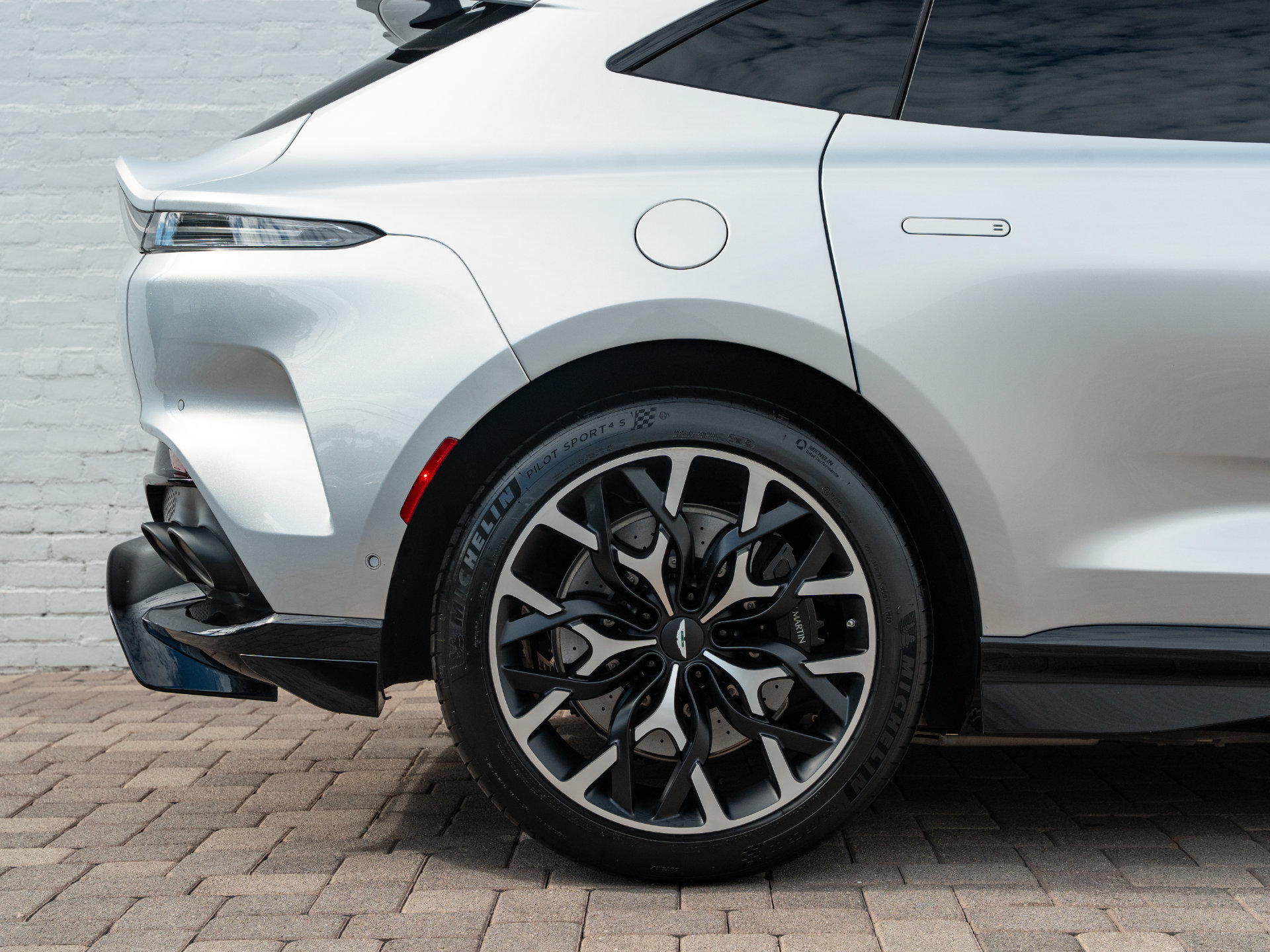 Used 2023 Aston Martin DBX 707 AWD/4WD image 13