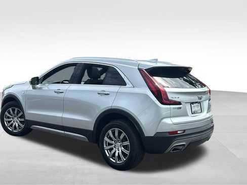 Used 2021 Cadillac XT4 Premium Luxury w/ Cold Weather Package FWD image 5