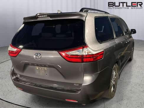 Used 2019 Toyota Sienna XLE FWD image 7