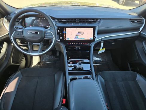 New 2026 Jeep Grand Cherokee Altitude image 9