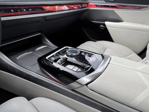Used 2023 BMW 760i xDrive AWD/4WD image 45