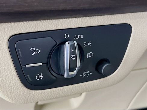 Used 2022 Audi Q5 2.0T Premium w/ Convenience Package image 10