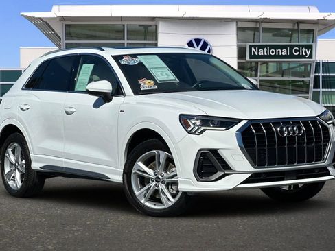 Used 2023 Audi Q3 2.0T Premium w/ Convenience Package image 2