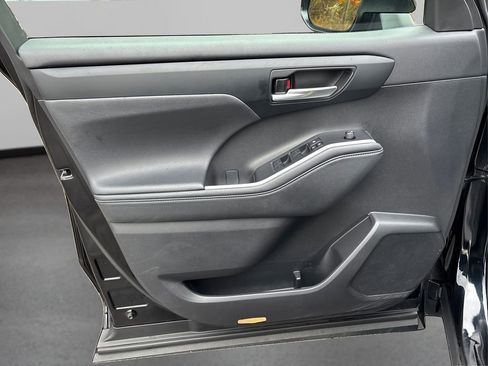 Used 2024 Toyota Highlander XLE image 21