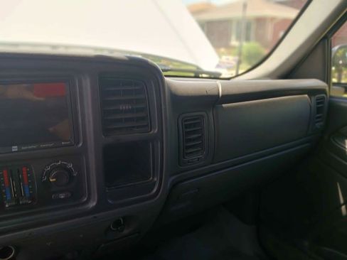 Used 2003 Chevrolet Avalanche 4x4 w/ Suspension Package, Off-Road image 9