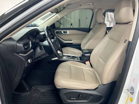 Used 2023 Ford Explorer XLT w/ Equipment Group 202A AWD/4WD image 19