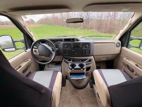 Used 2010 Ford E-150 and Econoline 150 RWD image 10