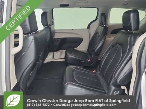 Used 2024 Chrysler Pacifica Touring-L image 30