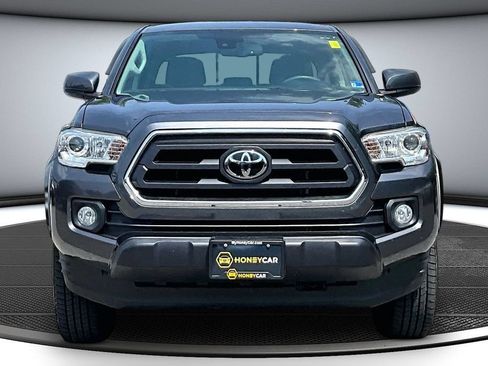Used 2021 Toyota Tacoma SR5 AWD/4WD image 2
