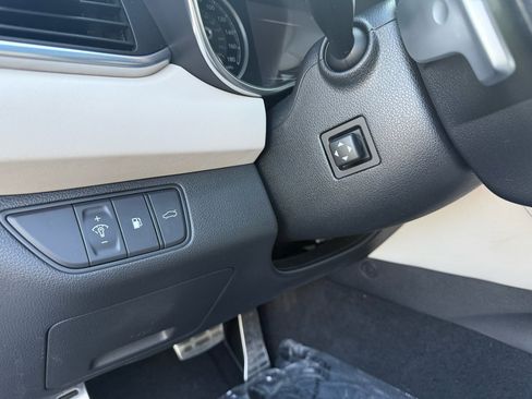 Used 2022 Genesis G70 3.3T image 21