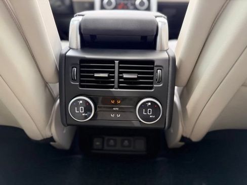 Used 2025 Land Rover Discovery Dynamic SE AWD/4WD image 32