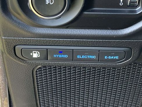 Used 2025 Jeep Wrangler Unlimited Sahara AWD/4WD image 30