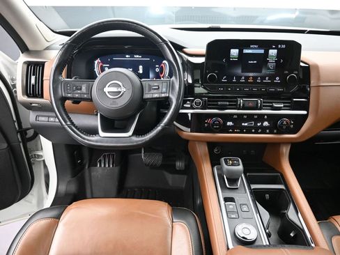 Used 2023 Nissan Pathfinder Platinum AWD/4WD image 11