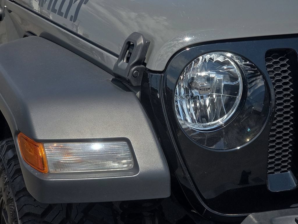 Used 2021 Jeep Wrangler Unlimited Sport AWD/4WD image 7