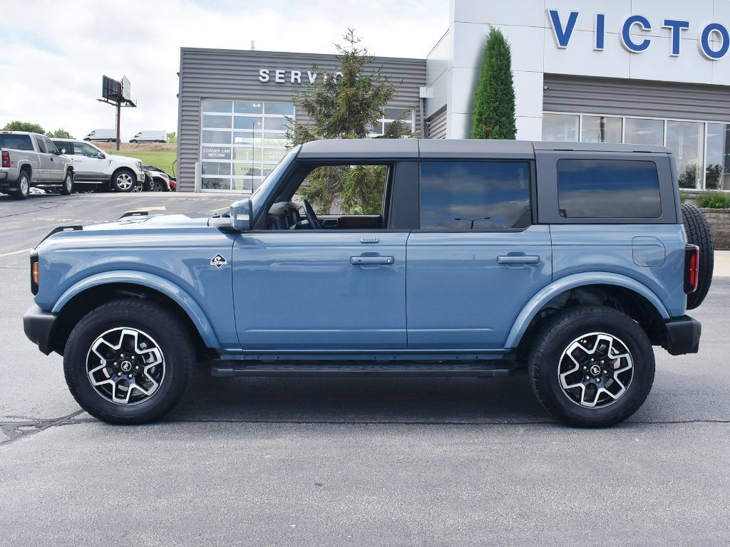 Used 2023 Ford Bronco Outer Banks AWD/4WD image 2