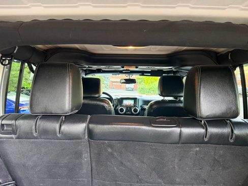 Used 2017 Jeep Wrangler Unlimited Rubicon AWD/4WD image 30