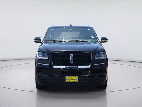 Used 2023 Lincoln Navigator Reserve AWD/4WD image 3