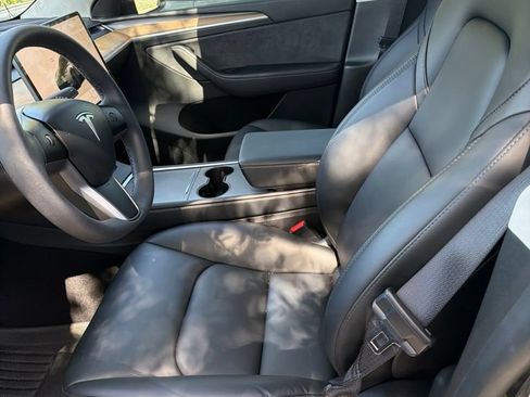 Used 2025 Tesla Model Y Long Range RWD image 5