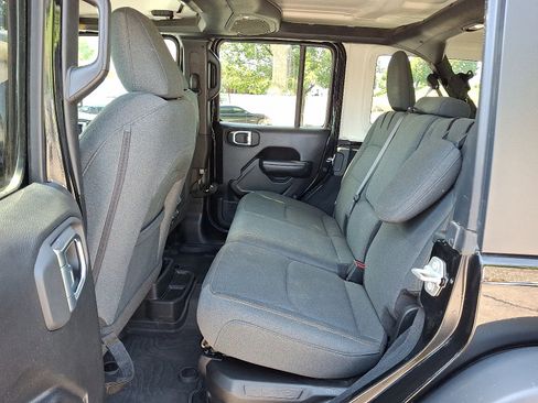 Used 2024 Jeep Wrangler Unlimited AWD/4WD image 10