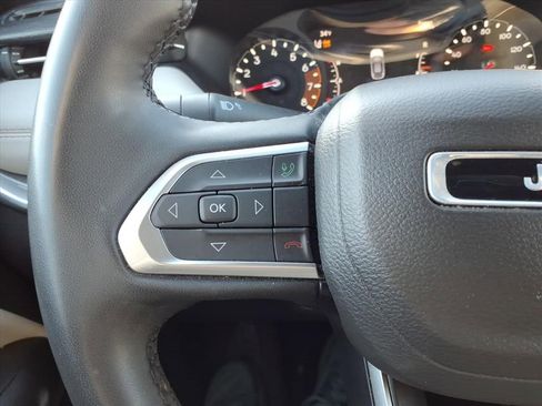 Used 2023 Jeep Compass Limited image 19