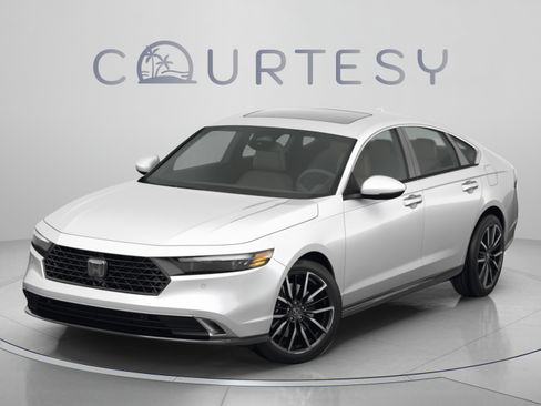 Used 2023 Honda Accord Touring image 9