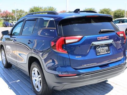 Used 2022 GMC Terrain SLE w/ Driver Convenience Package AWD/4WD image 3