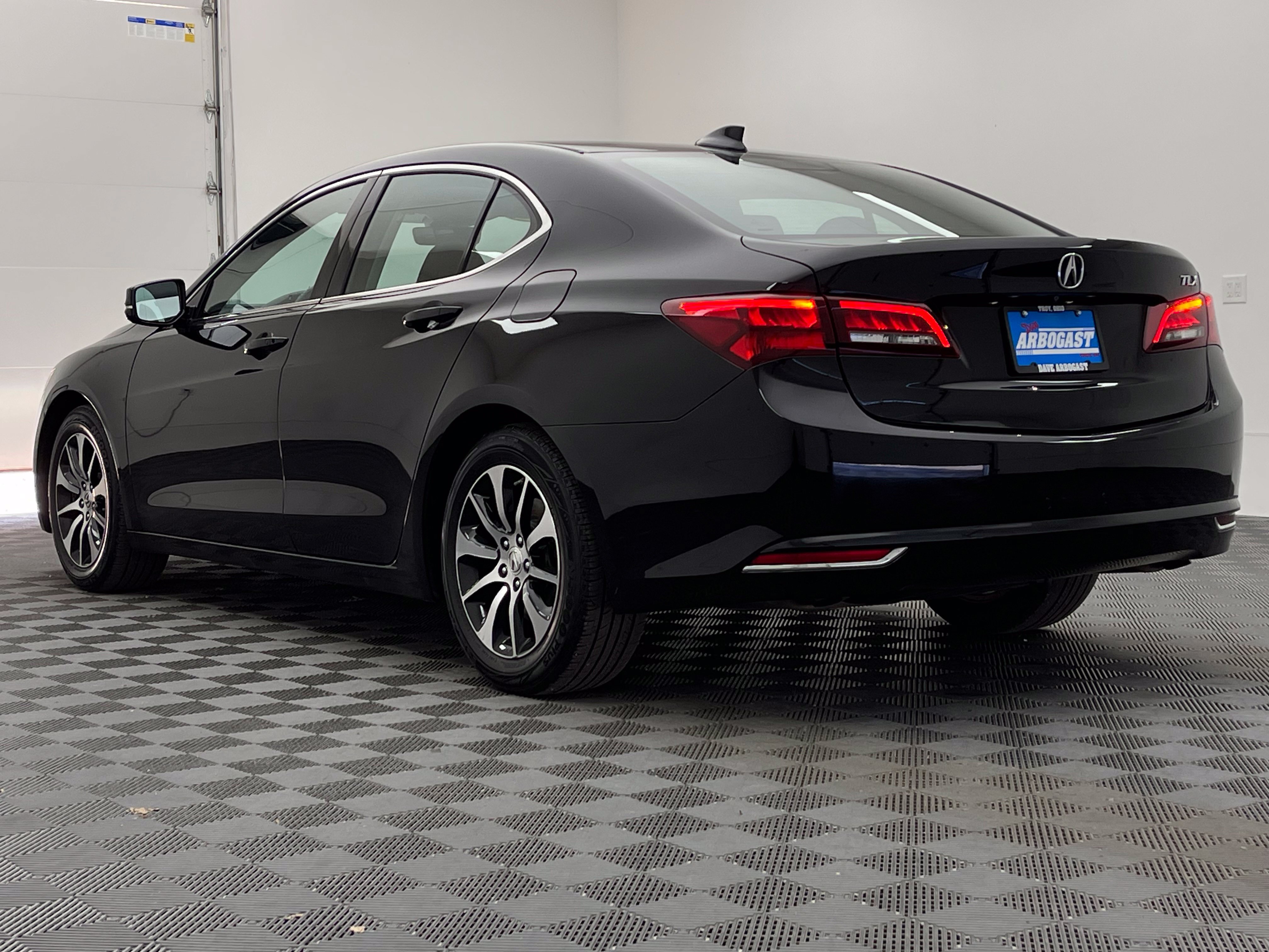 Used 2016 Acura TLX w/ Technology Package FWD image 12