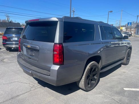 Used 2020 Chevrolet Suburban LT w/ Luxury Package image 3