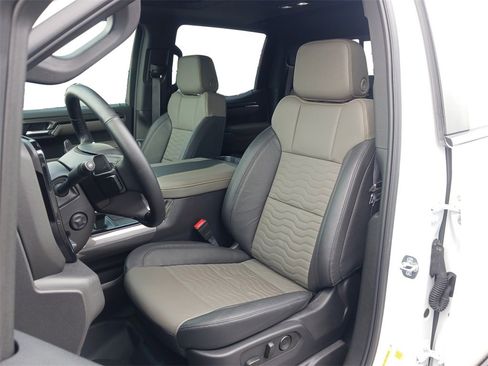 Used 2025 Chevrolet Silverado 1500 ZR2 w/ Technology Package image 28