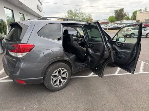 Used 2020 Subaru Forester Premium AWD/4WD image 10