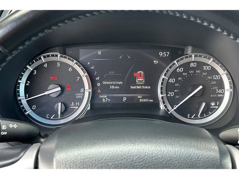Used 2022 Toyota Highlander XLE FWD image 30