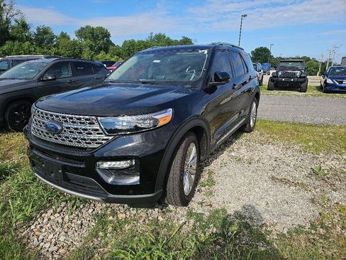 Used 2024 Ford Explorer Limited w/ Limited Technology Package RWD image 3