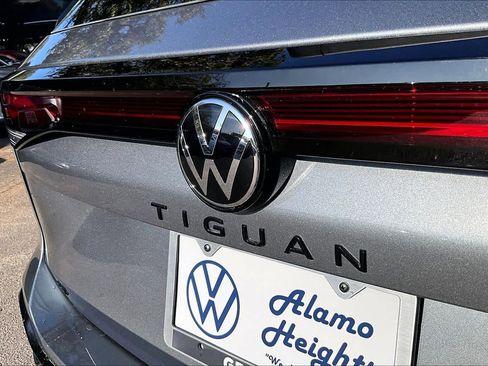 New 2026 Volkswagen Tiguan SE R-Line FWD image 15
