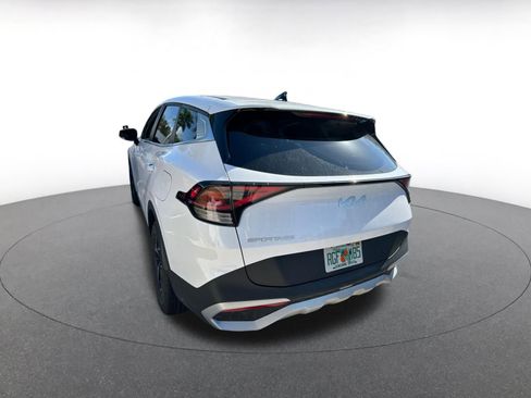 Used 2025 Kia Sportage LX image 5