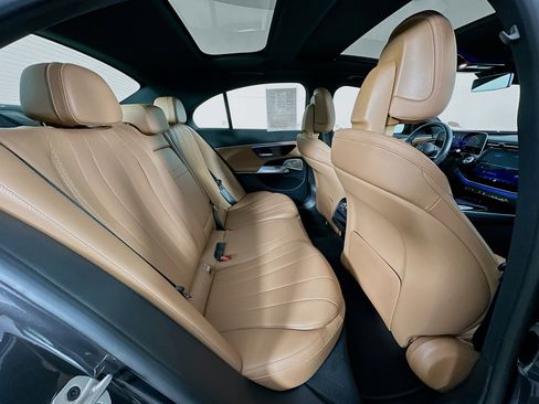 Used 2024 Mercedes-Benz E 350 4MATIC Sedan image 31