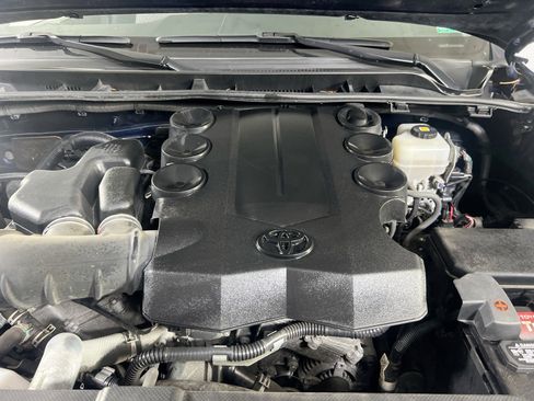 Used 2018 Toyota 4Runner SR5 image 28