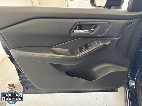 Used 2024 Nissan Rogue SV image 11