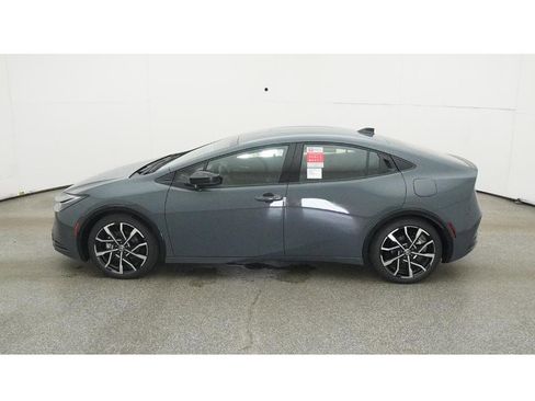 New 2026 Toyota Prius Plug-In Hybrid FWD image 3
