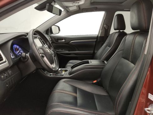 Used 2019 Toyota Highlander SE AWD/4WD image 17