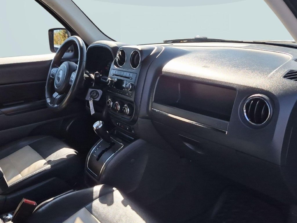 Used 2012 Jeep Patriot Latitude w/ Sun/Sound Group AWD/4WD image 27