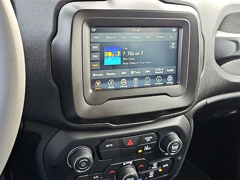 Used 2021 Jeep Renegade Latitude image 17