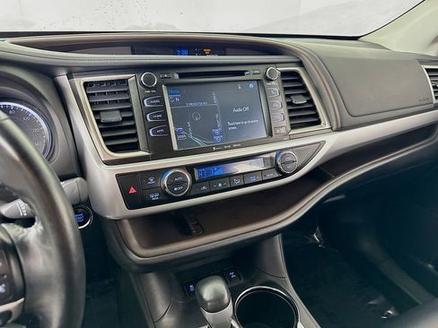 Used 2017 Toyota Highlander XLE image 16