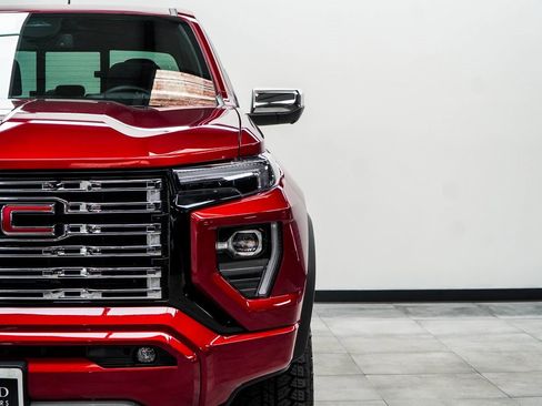 Used 2024 GMC Canyon Denali image 4