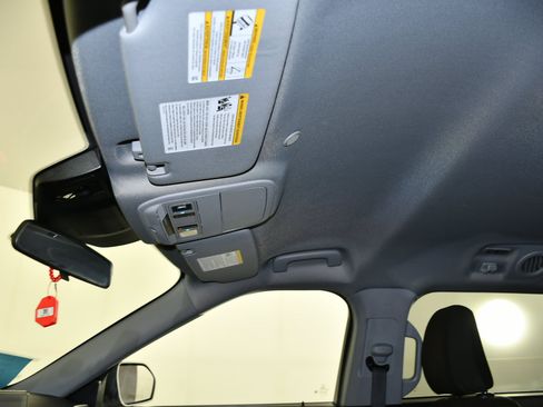 Used 2023 Ford Explorer XLT AWD/4WD image 38
