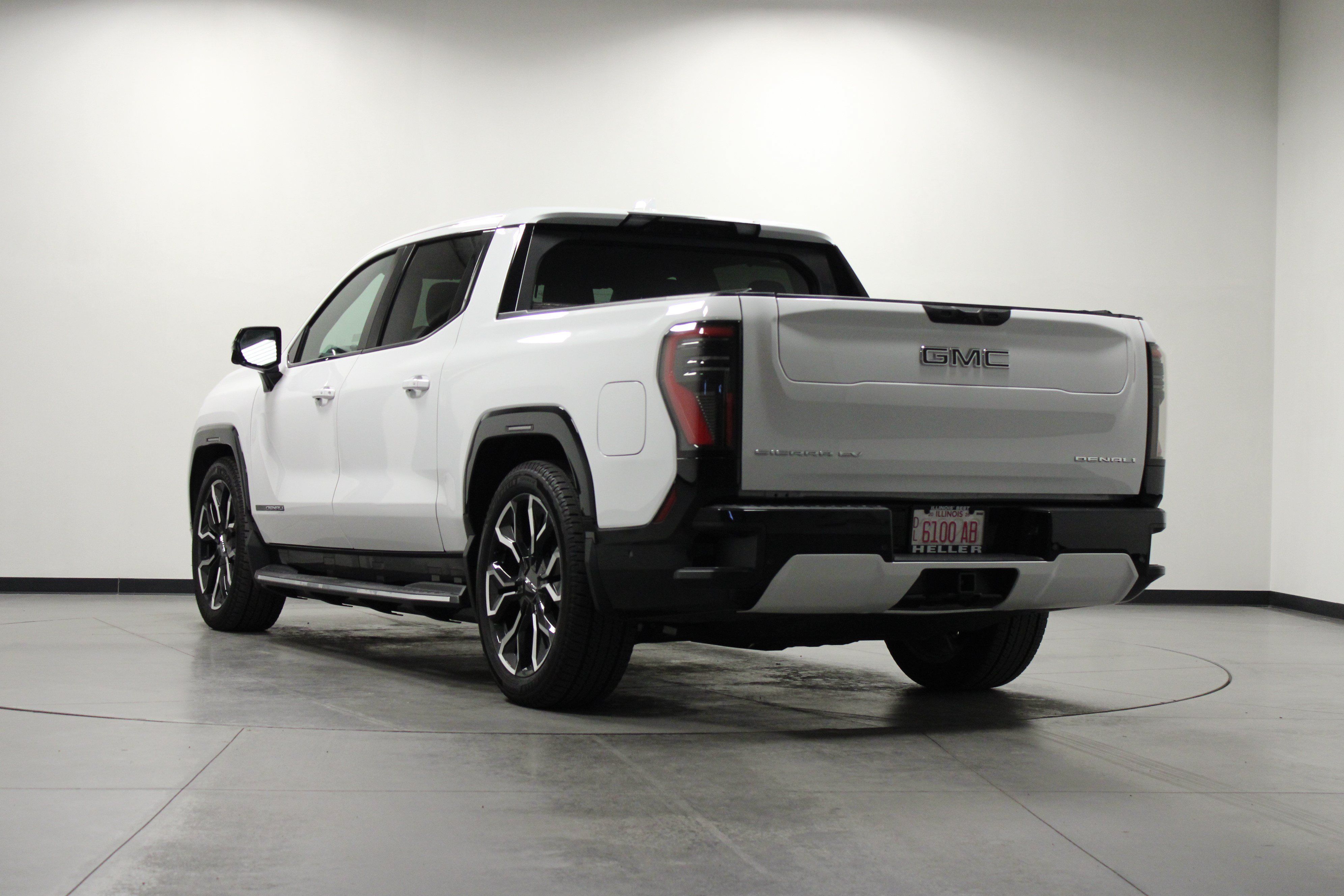 Used 2025 GMC Sierra EV Denali AWD/4WD image 6