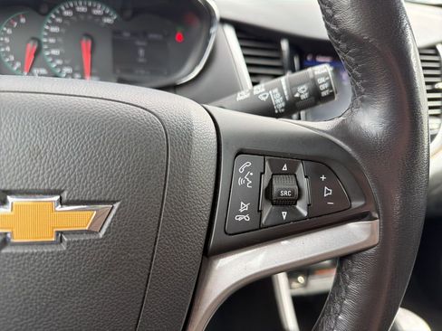 Used 2022 Chevrolet Trax LT w/ Driver Confidence Package image 13