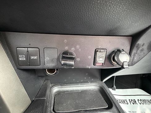 Used 2017 Toyota RAV4 LE w/ Carpet Mat Package image 21