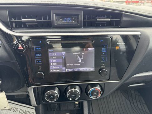 Used 2017 Toyota Corolla LE image 18