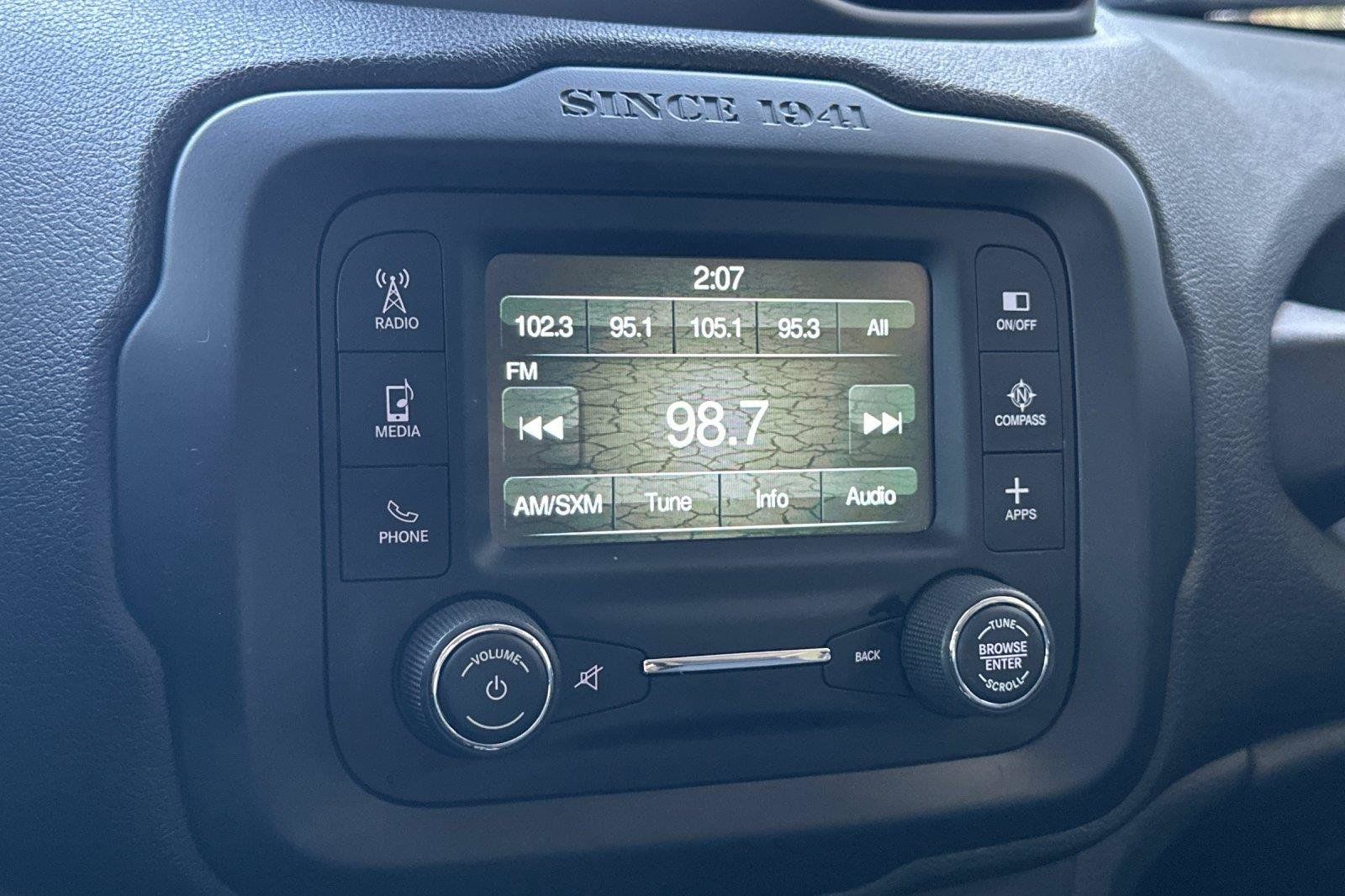 Used 2016 Jeep Renegade Latitude FWD image 18