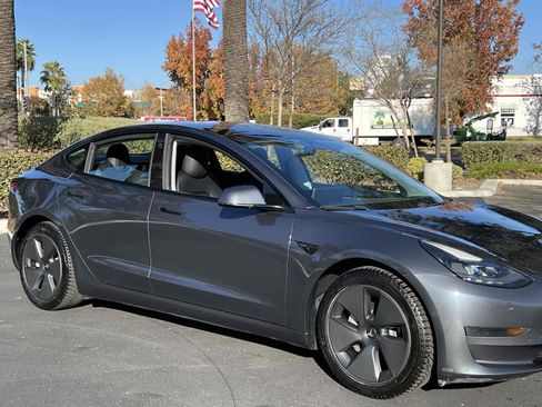 Used 2021 Tesla Model 3 Standard Range Plus image 29